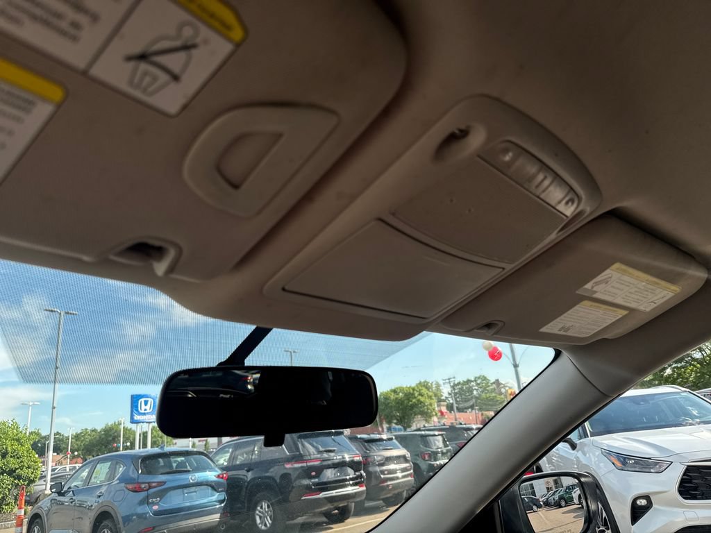 Used 2018 Nissan Rogue SV AWD/4WD image 31
