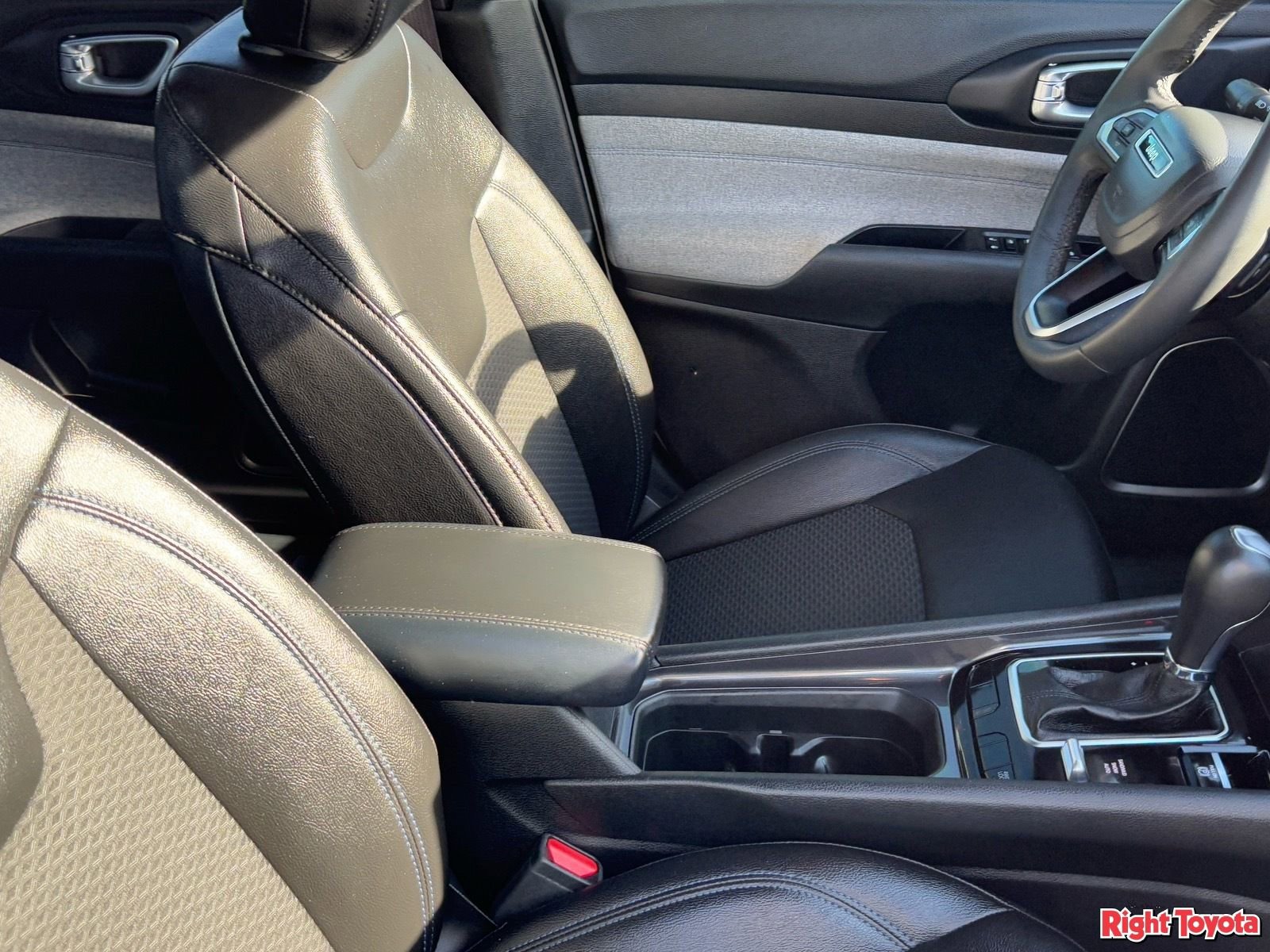 Used 2024 Jeep Compass Latitude image 9