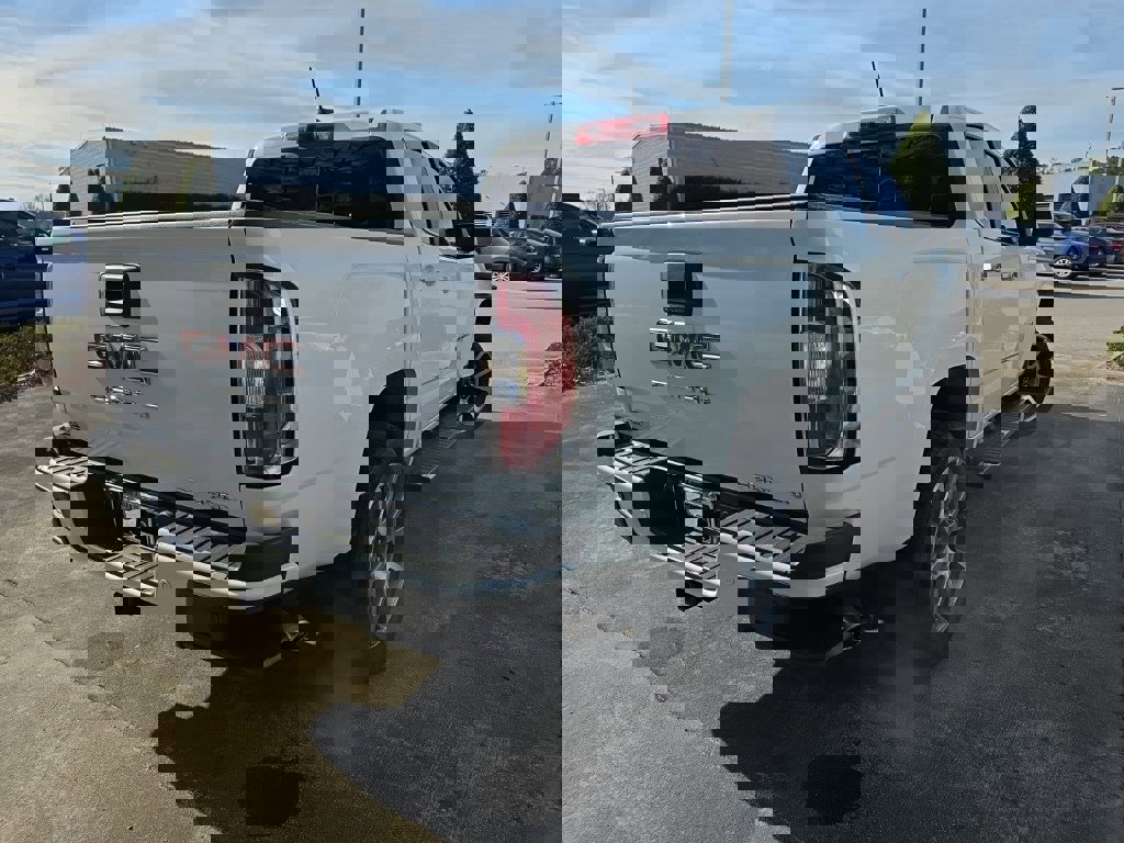 Used 2022 GMC Canyon Denali image 5