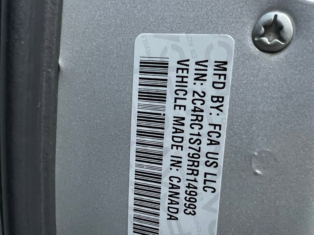 Used 2024 Chrysler Pacifica Select image 13