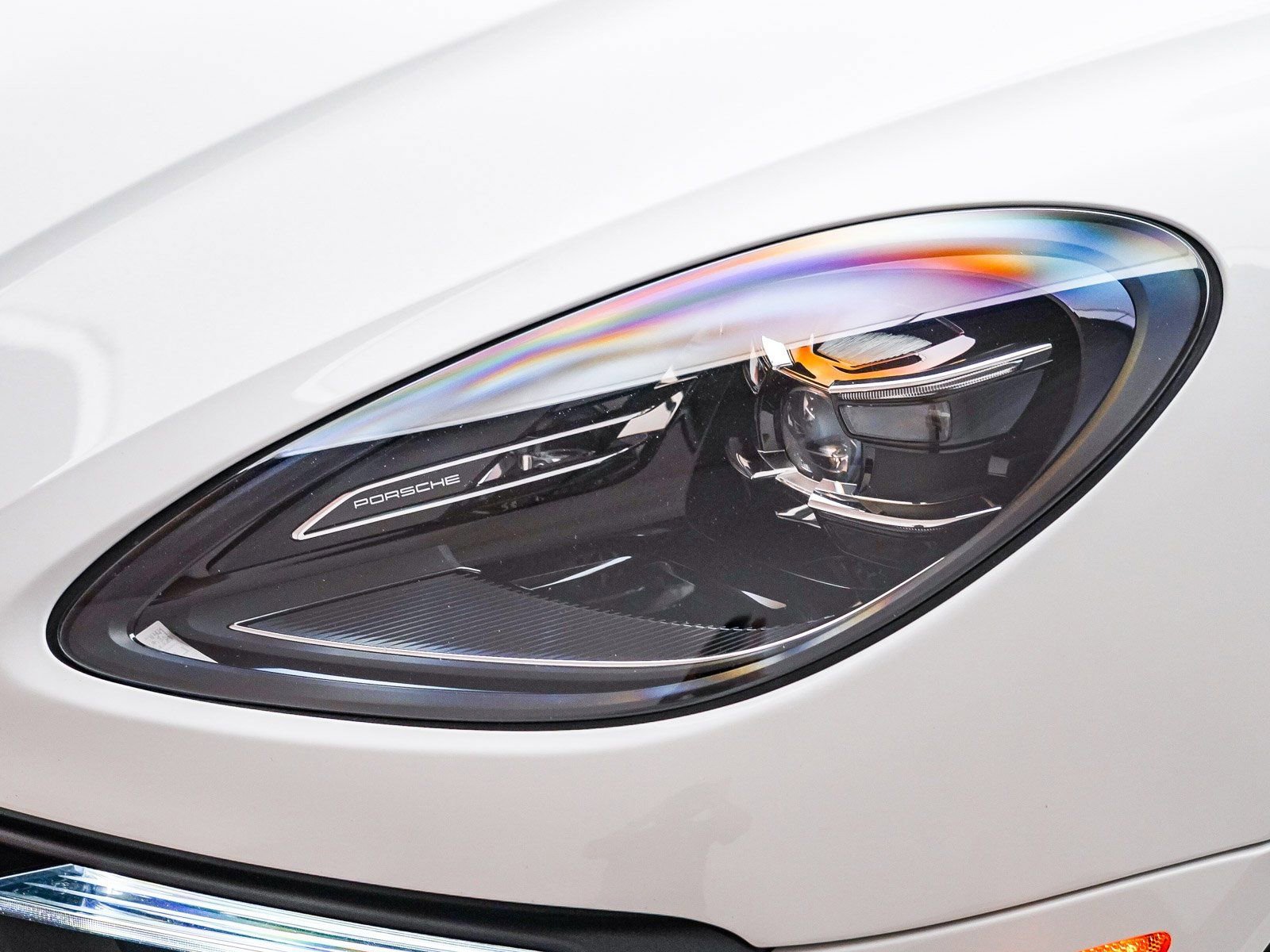 Certified 2022 Porsche Macan S image 12