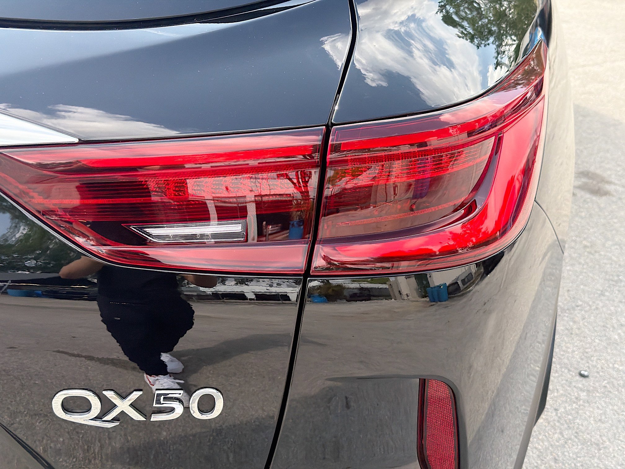 Used 2024 INFINITI QX50 Luxe w/ Accent Package FWD image 29