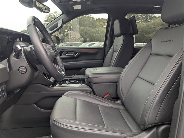 Used 2025 GMC Yukon XL Denali w/ Denali Reserve Package image 23