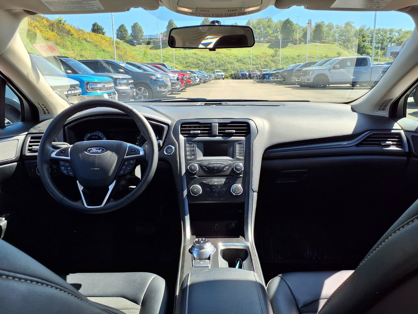 Used 2018 Ford Fusion SE w/ Equipment Group 201A FWD image 10