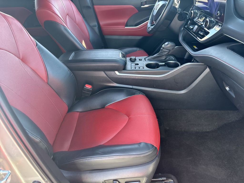 Used 2023 Toyota Highlander XSE image 29