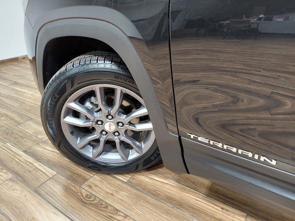 Used 2024 GMC Terrain SLT image 13