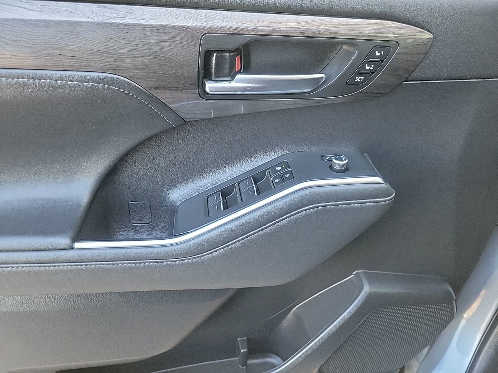 Used 2023 Toyota Highlander Platinum image 19