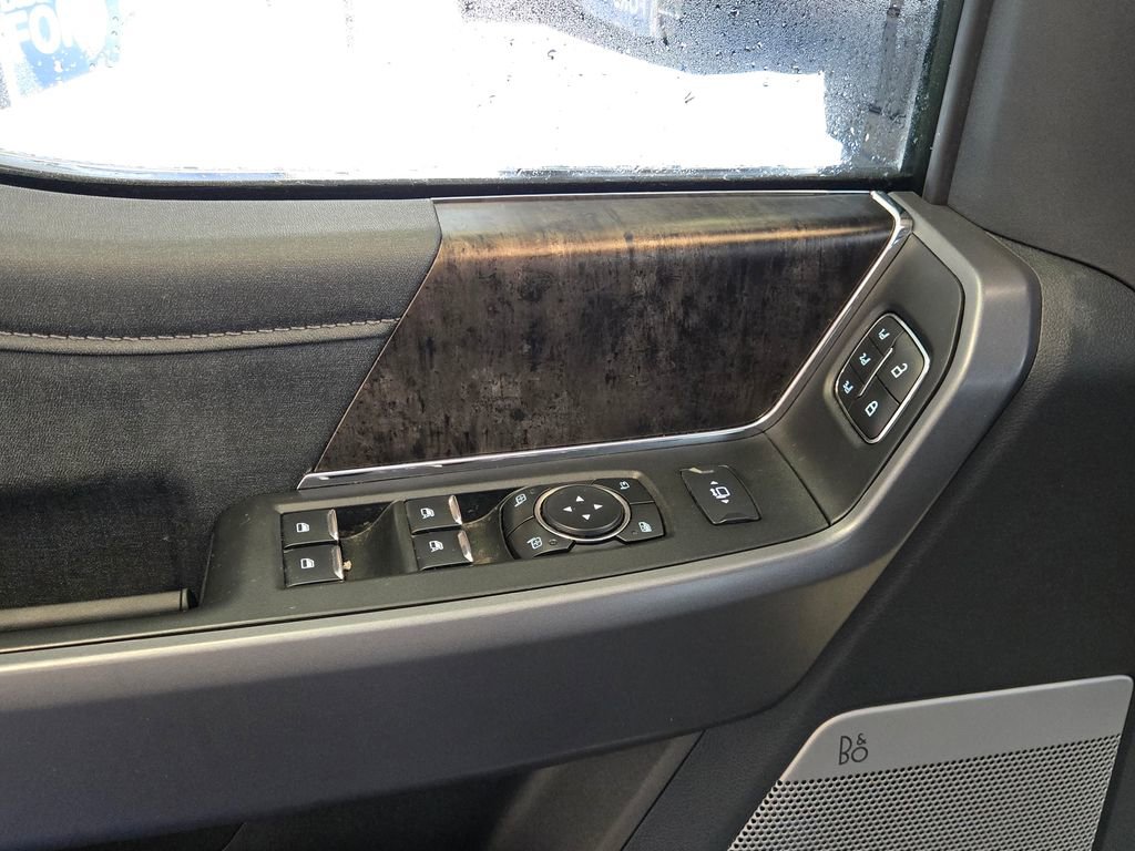 Used 2025 Ford F250 Lariat w/ Chrome Package image 11