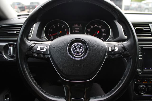 Used 2017 Volkswagen Passat 1.8T SE FWD image 11