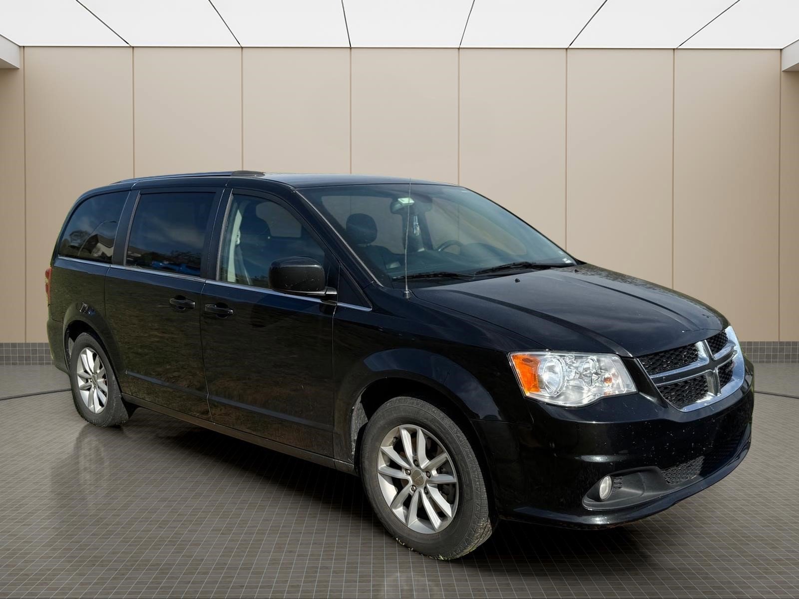 Used 2019 Dodge Grand Caravan SXT image 8