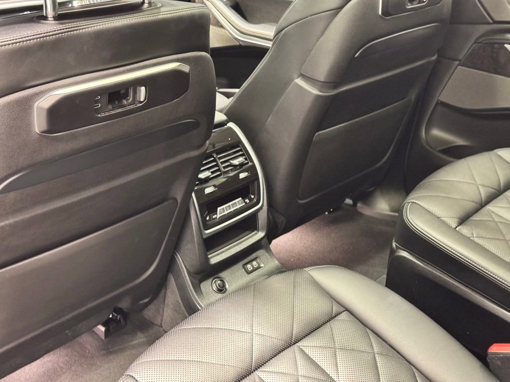 Certified 2024 BMW X7 xDrive40i w/ Executive Package image 21