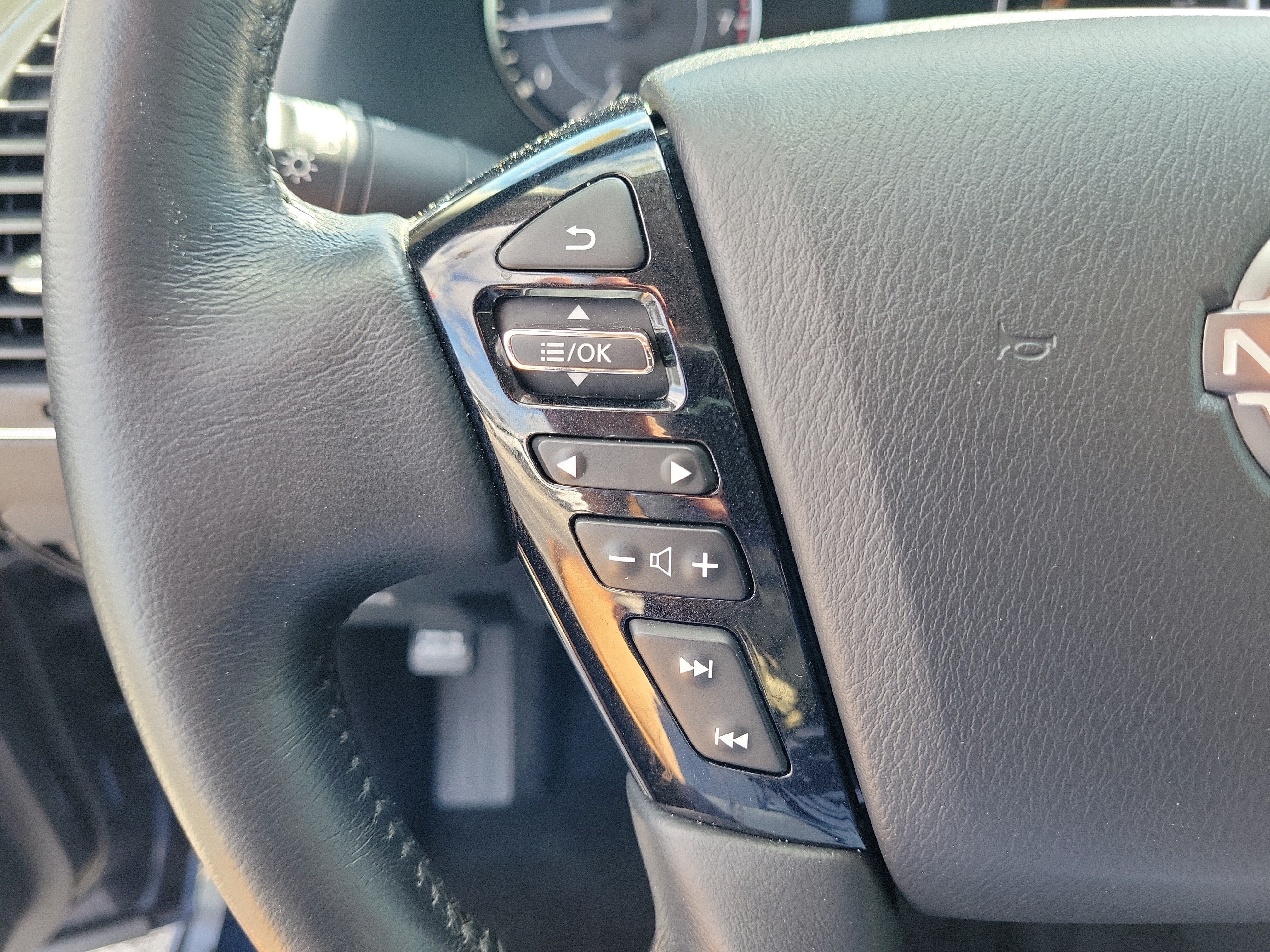 Certified 2024 Nissan Armada SL w/ Captain's Chairs Package RWD image 19