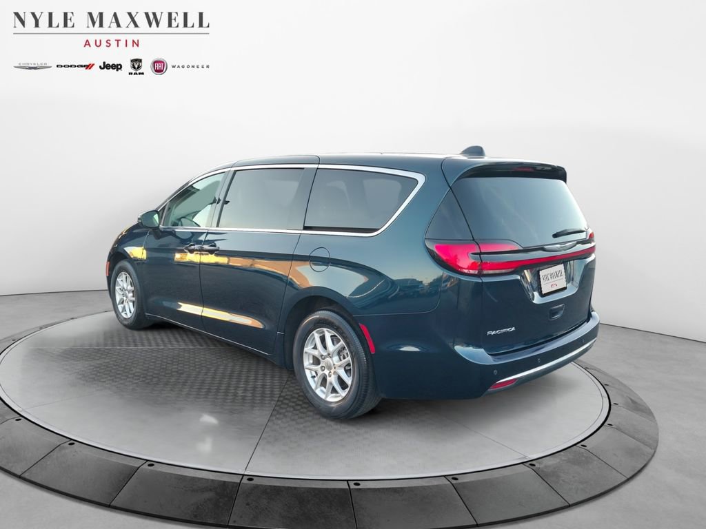 Used 2023 Chrysler Pacifica Touring-L image 13