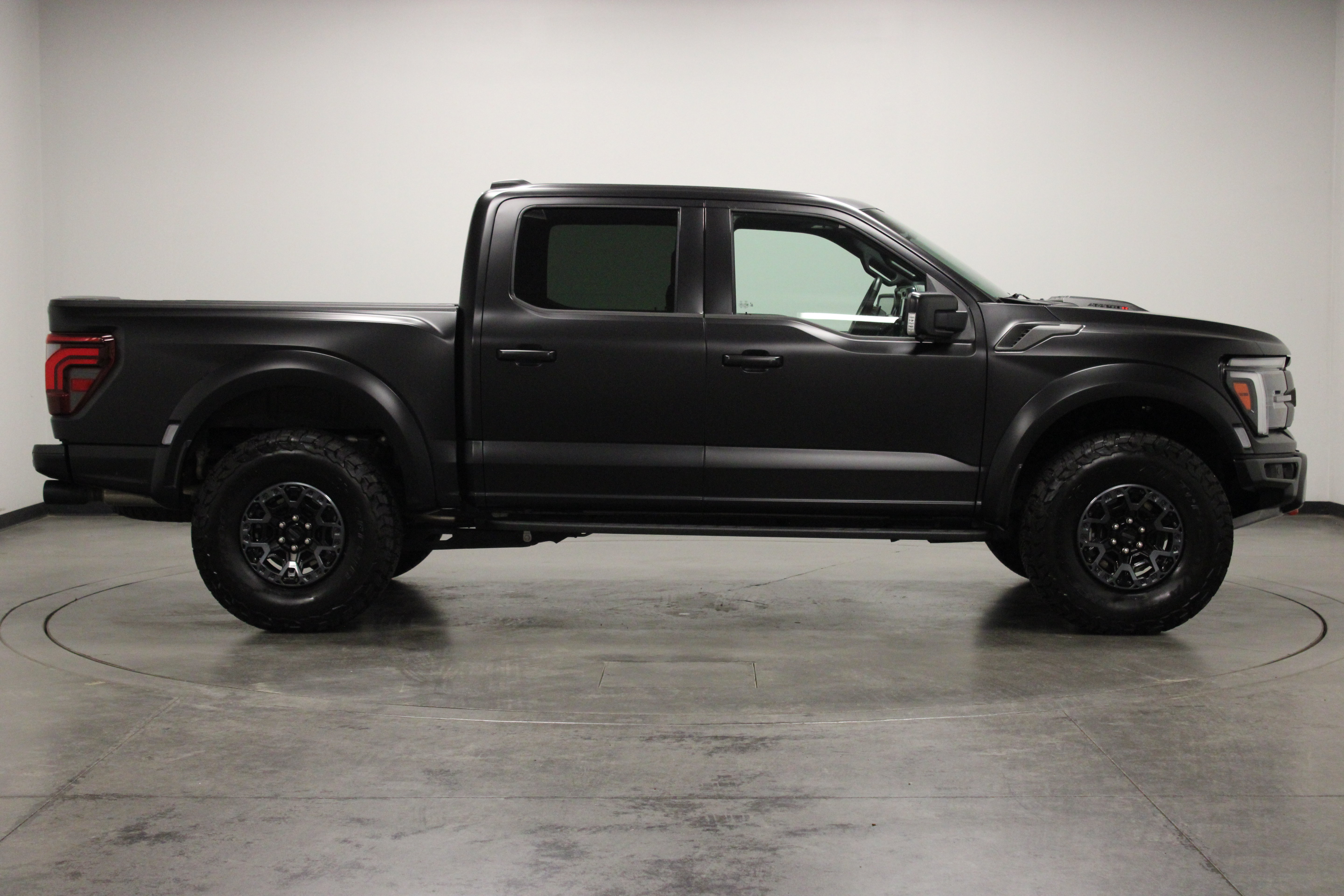 Used 2025 Ford F150 Raptor w/ Equipment Group 803A Raptor R AWD/4WD image 9