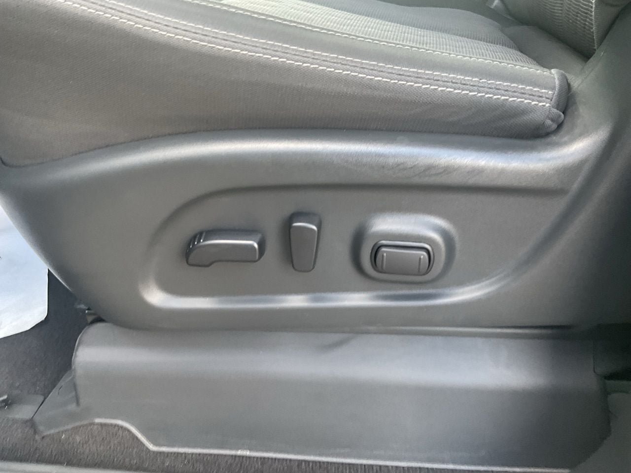 Used 2024 Nissan Titan SV w/ SV Bronze Edition Package RWD image 9