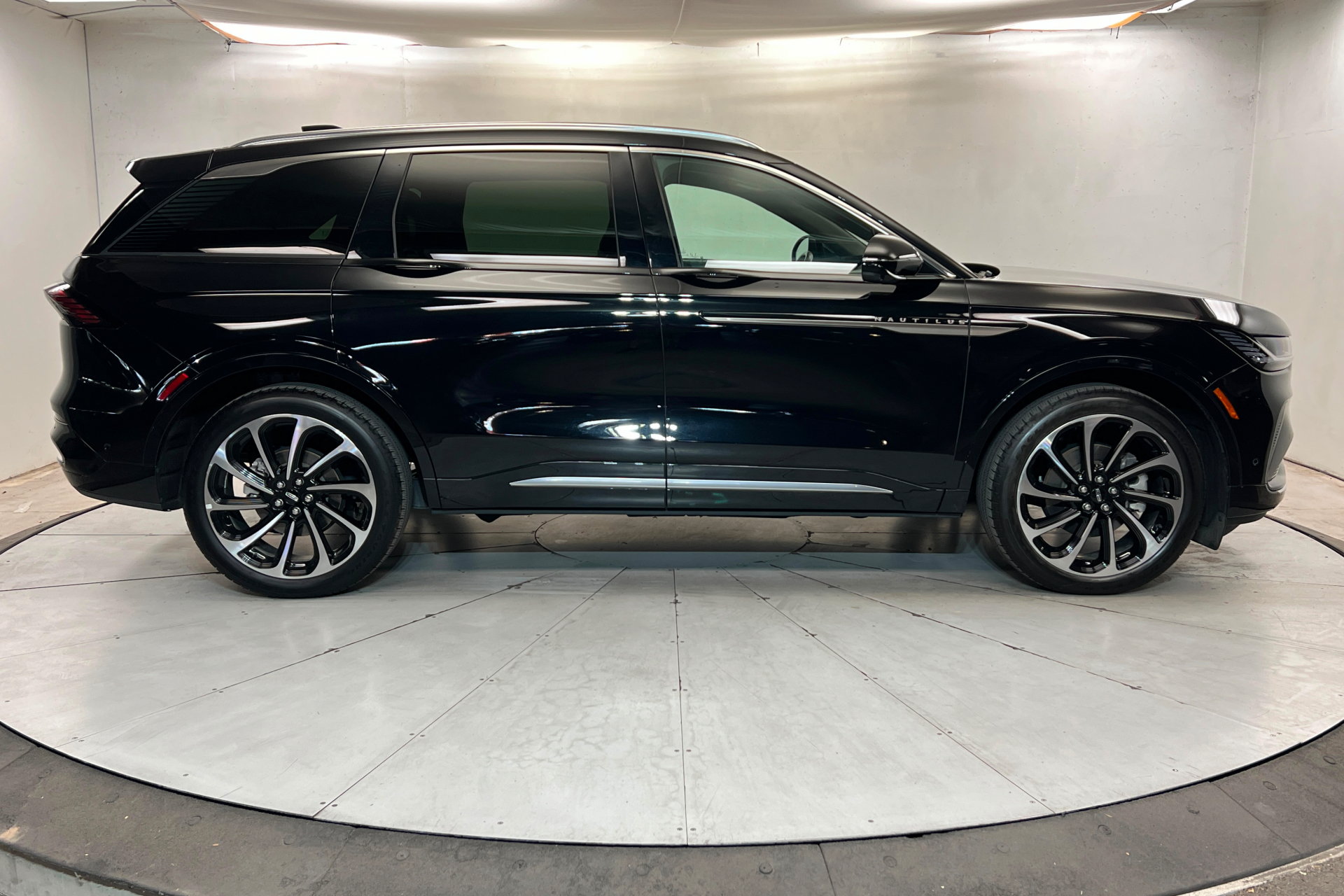 Used 2024 Lincoln Nautilus Black Label AWD/4WD image 6