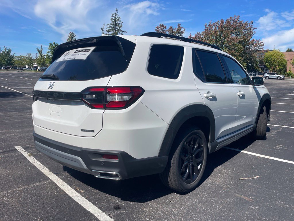 Used 2025 Honda Pilot Touring image 6