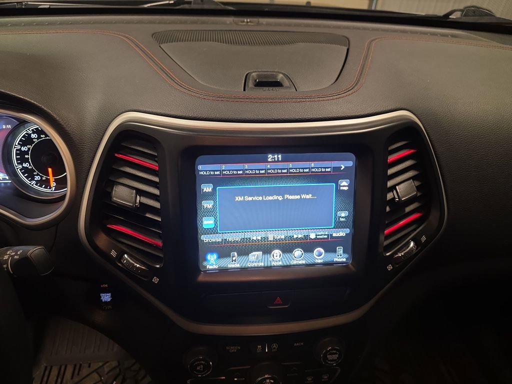 Used 2017 Jeep Cherokee Trailhawk image 14