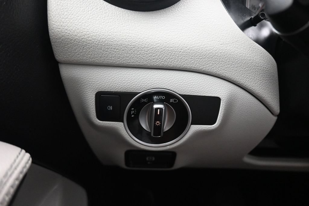 Used 2016 Mercedes-Benz GLA 250 image 26