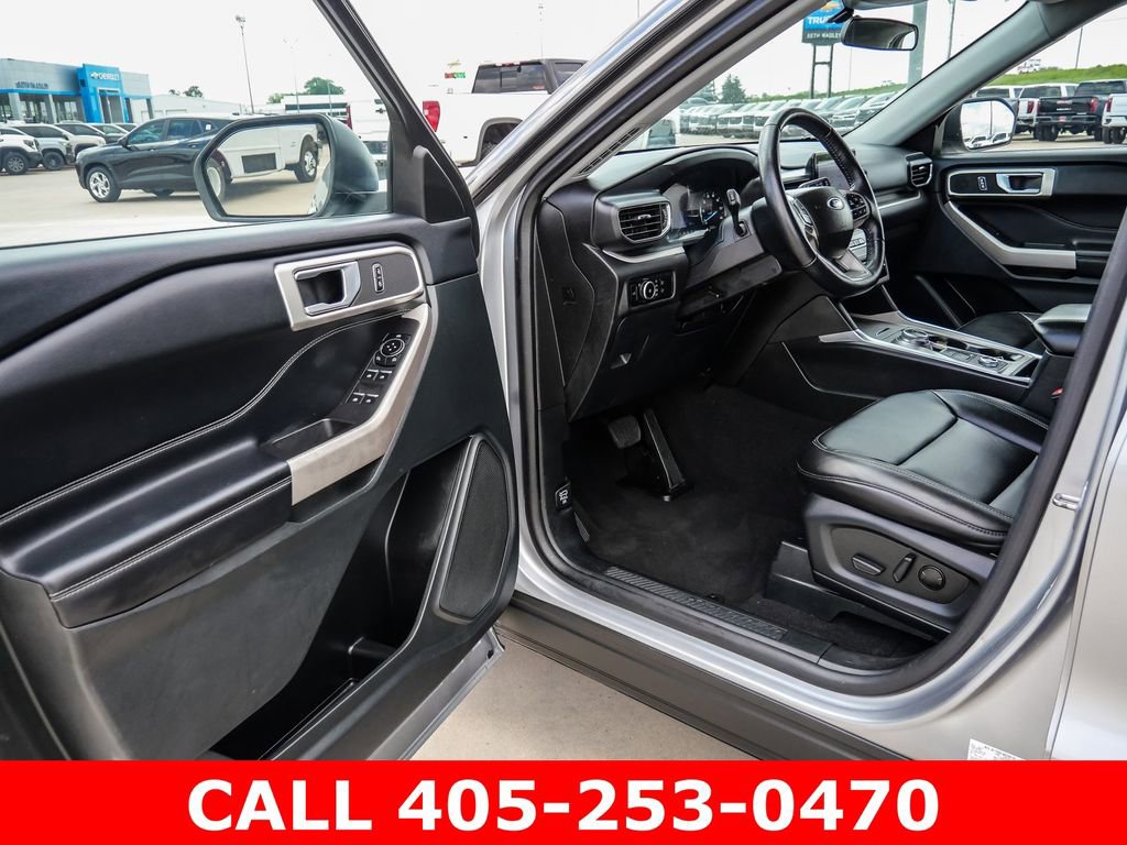 Used 2023 Ford Explorer XLT w/ Equipment Group 202A AWD/4WD image 29