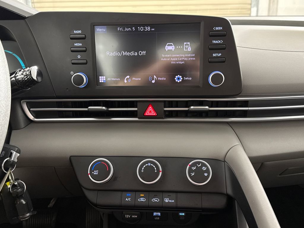 Certified 2024 Hyundai Elantra SE FWD image 19