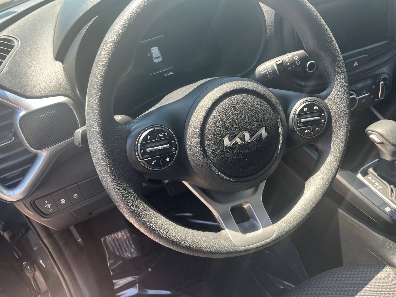 Used 2025 Kia Soul LX w/ LX Technology Package FWD image 25