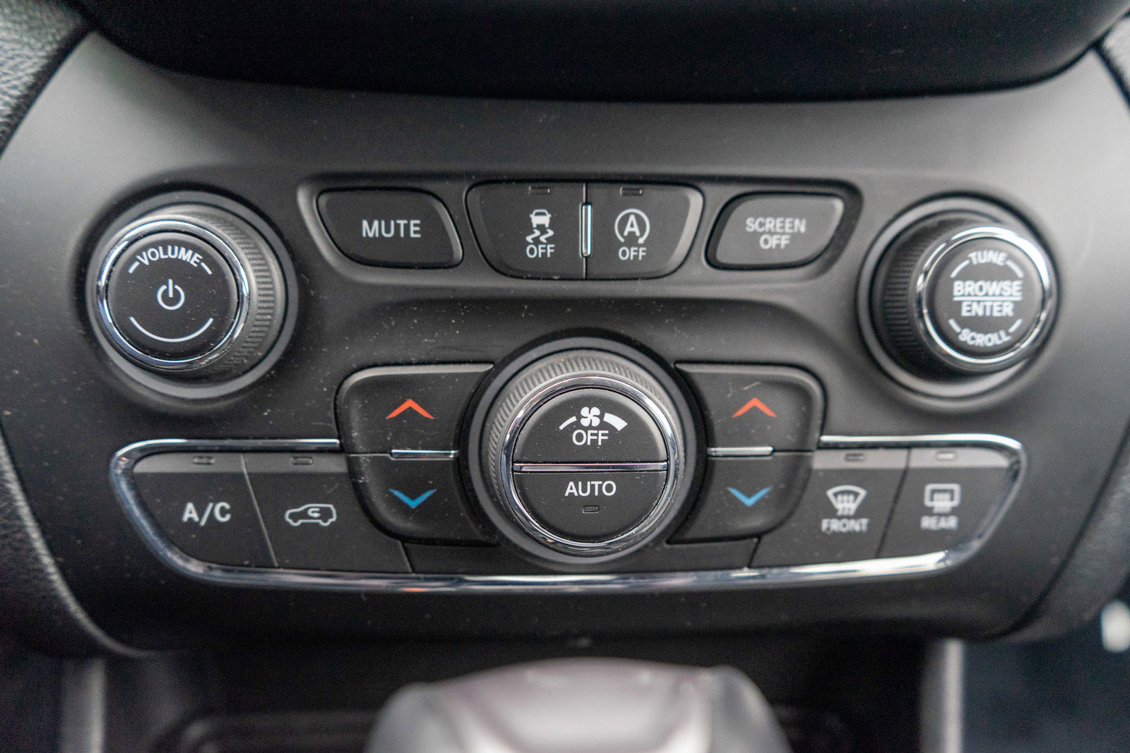 Used 2020 Jeep Cherokee Limited AWD/4WD image 20