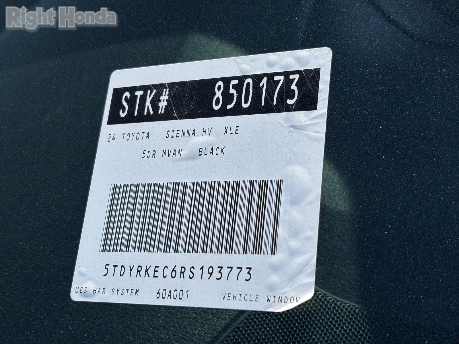 Used 2024 Toyota Sienna XLE image 31