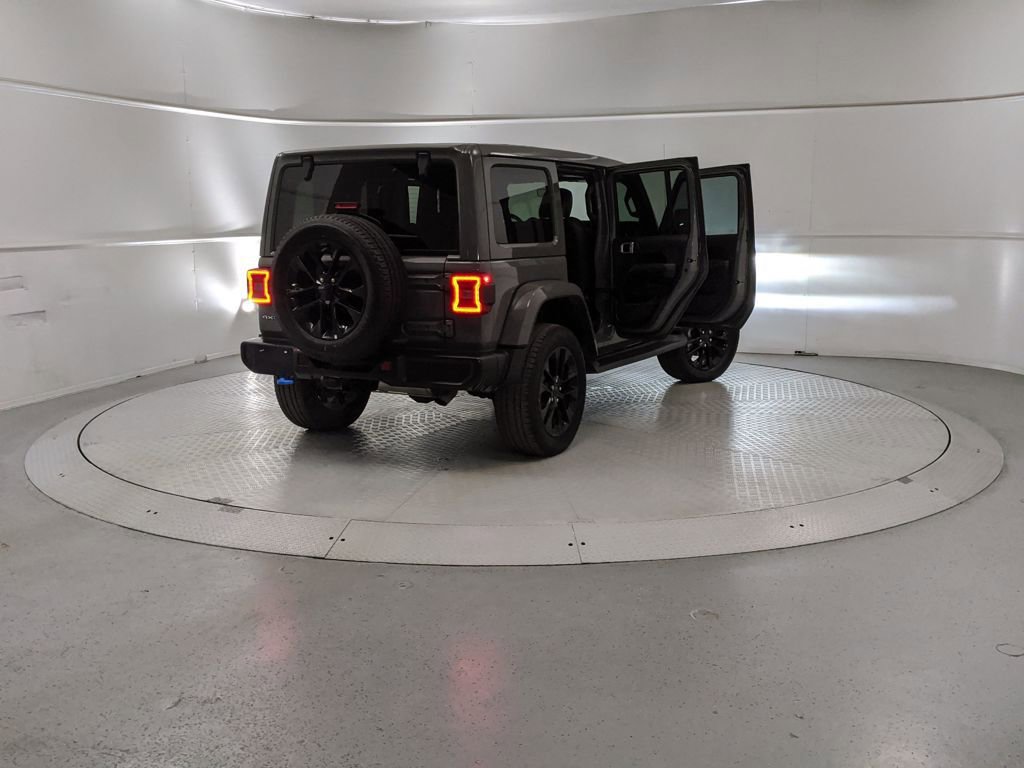 Used 2023 Jeep Wrangler Unlimited Sahara w/ Cold Weather Group image 9