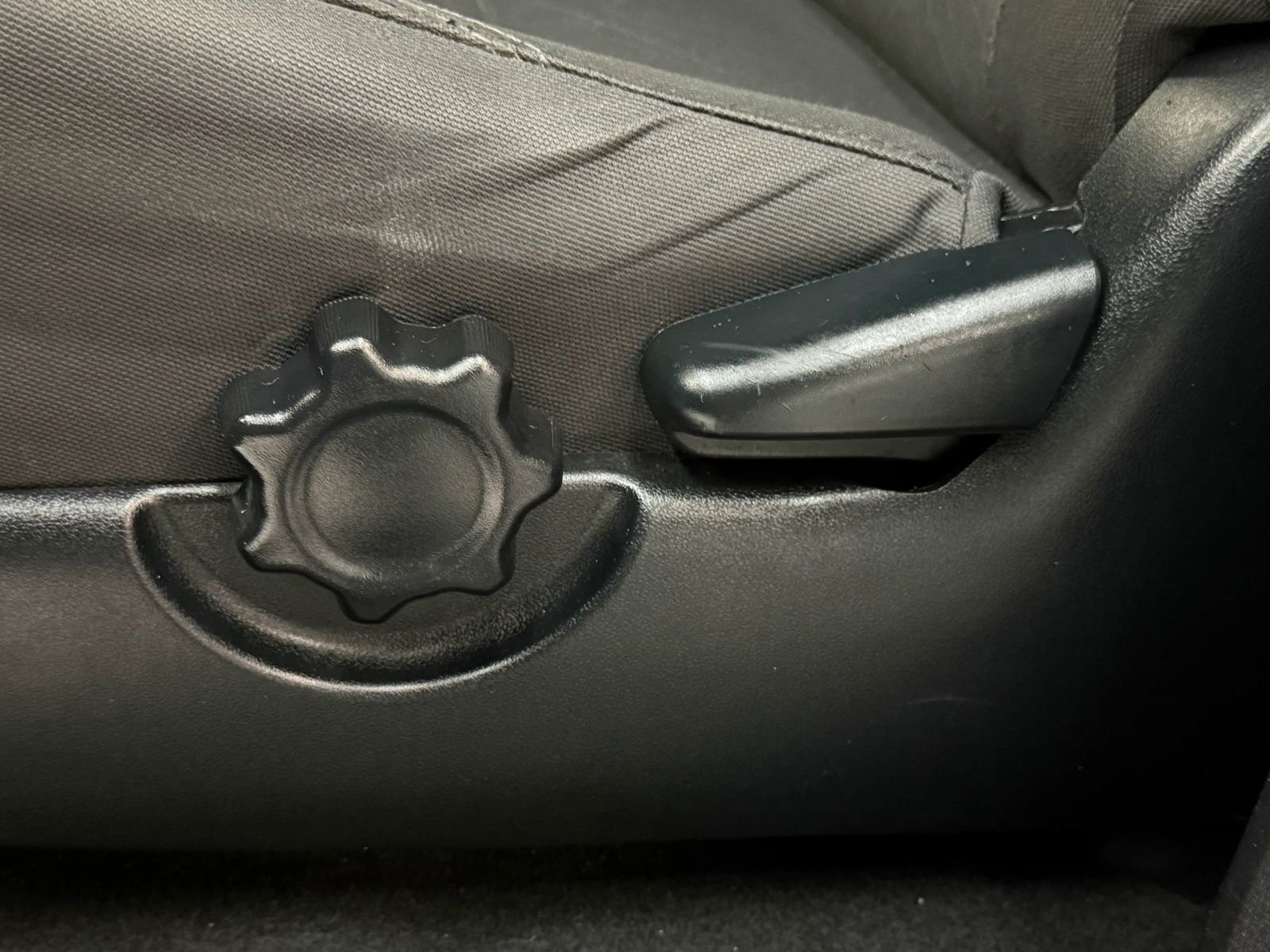 Used 2016 Toyota Tacoma TRD Off-Road w/ Towing Package image 25