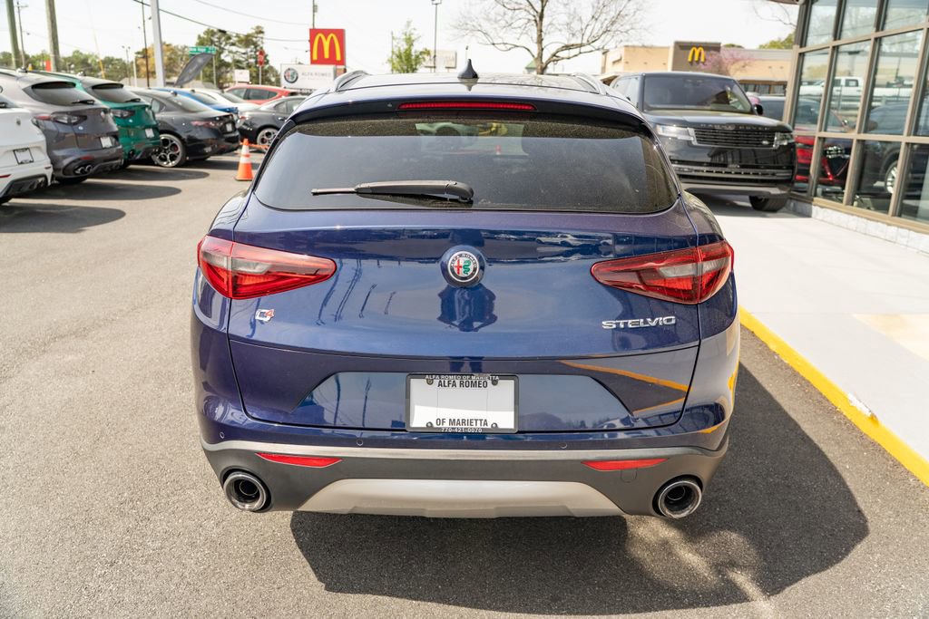 Used 2018 Alfa Romeo Stelvio AWD image 5
