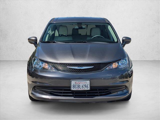 Used 2018 Chrysler Pacifica L FWD video 2