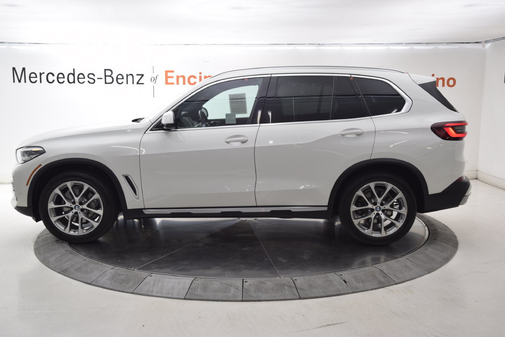 Used 2022 BMW X5 xDrive40i w/ Parking Assistance Package AWD/4WD image 3