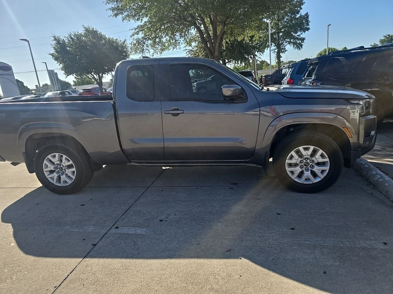 Used 2022 Nissan Frontier SV RWD image 3