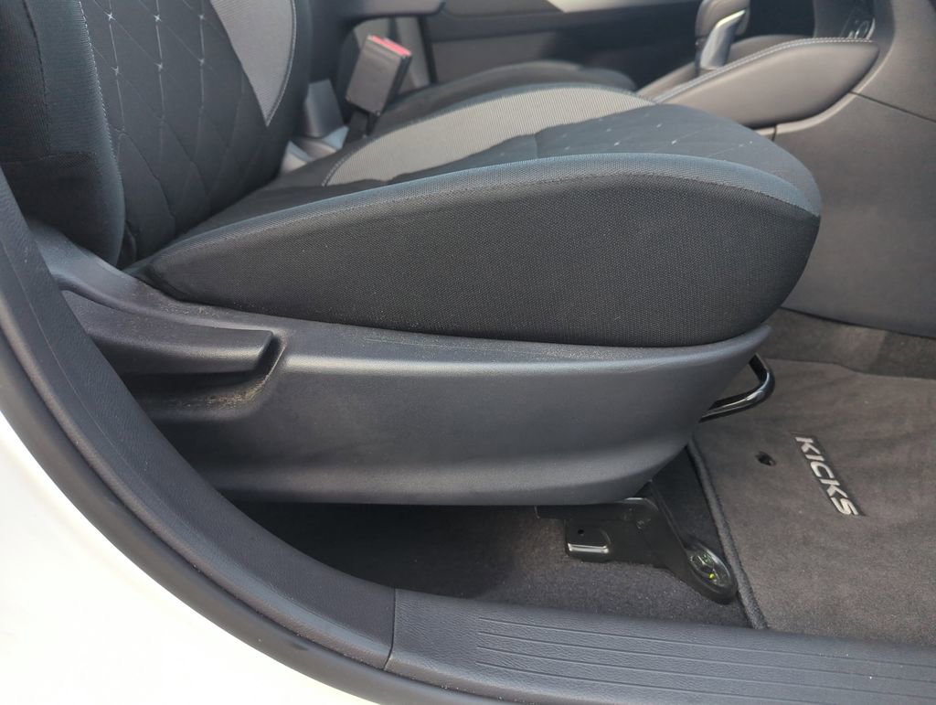 Used 2020 Nissan Kicks SV image 35