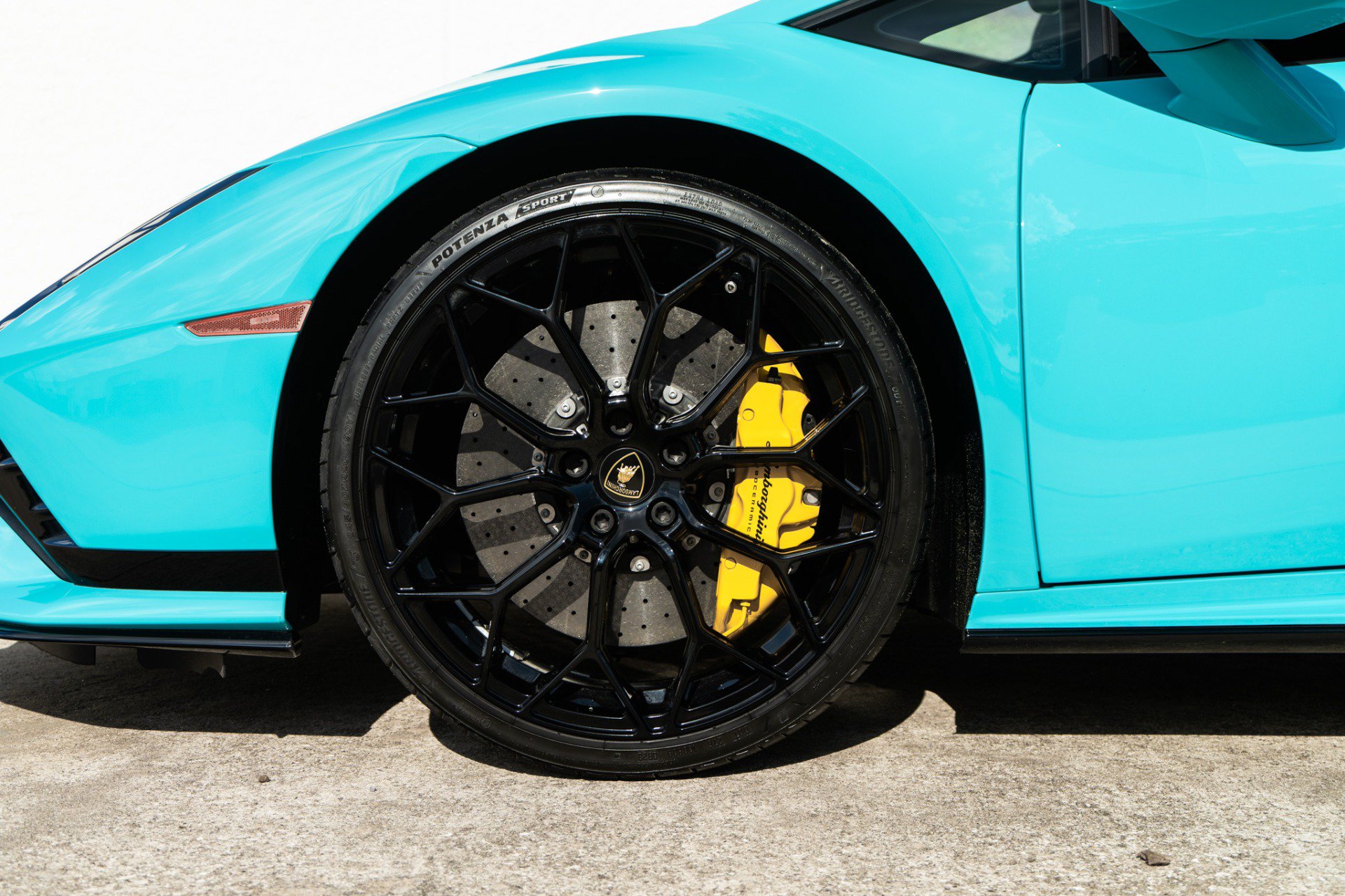 Used 2023 Lamborghini Huracan Tecnica RWD image 32