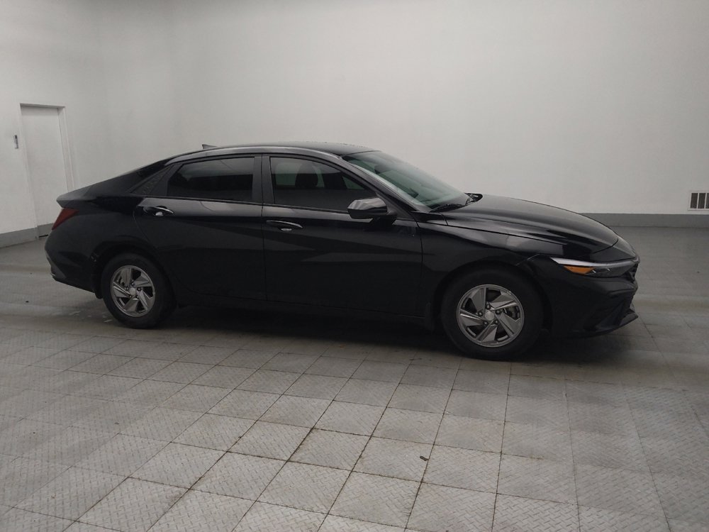 Used 2025 Hyundai Elantra SE image 11
