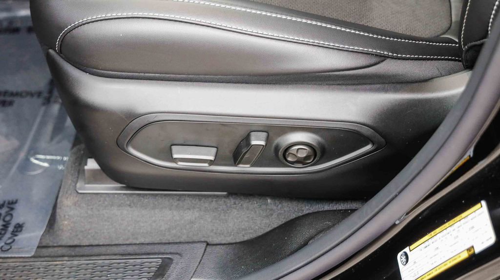 New 2025 Jeep Grand Cherokee L Altitude image 24