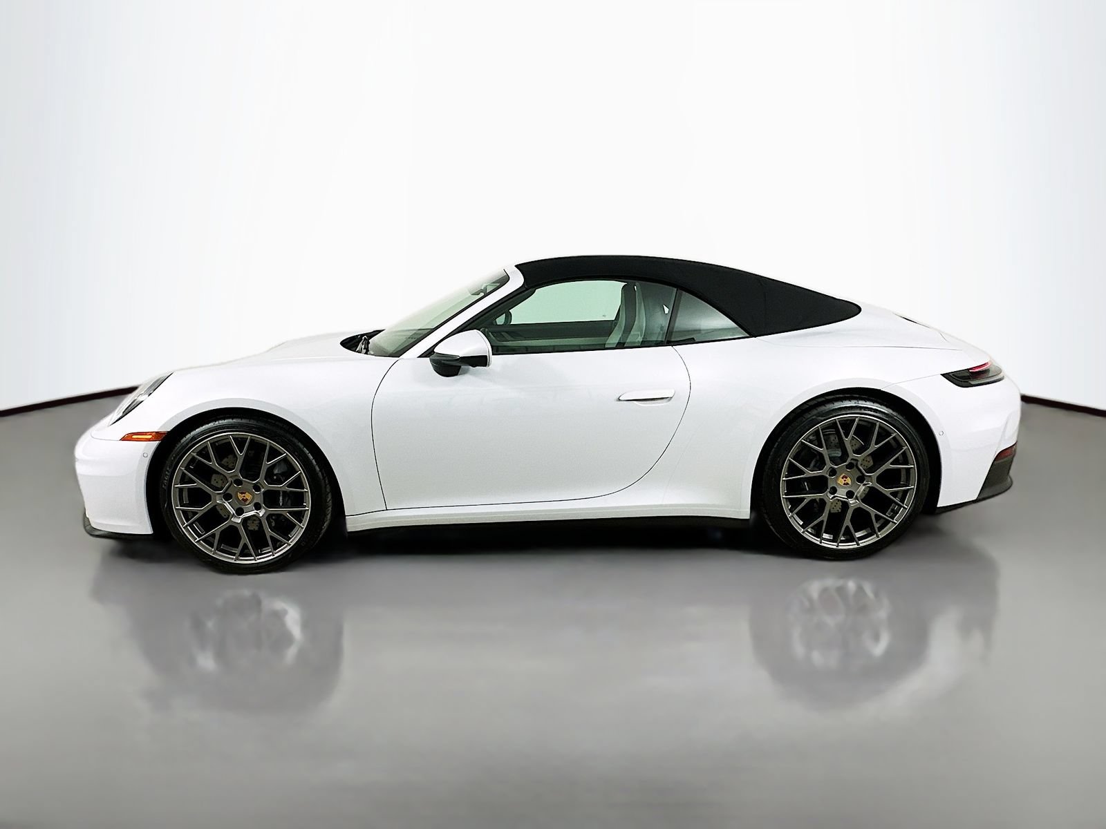 Used 2025 Porsche 911 Carrera w/ Premium Package RWD image 8