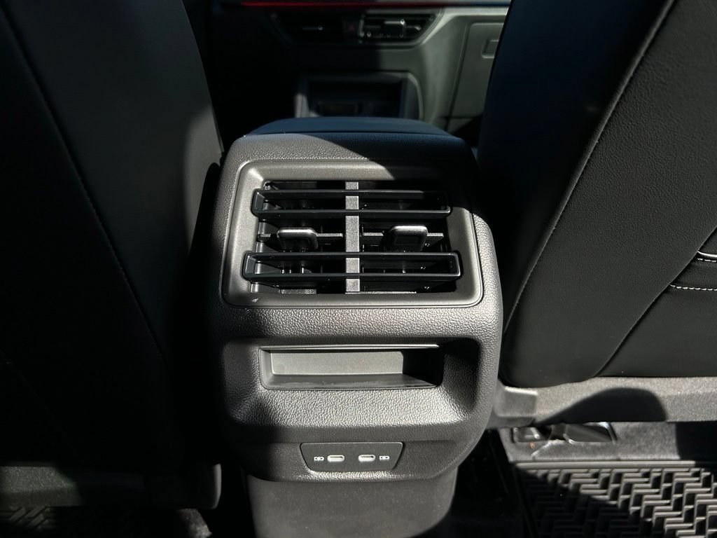 New 2026 Volkswagen Tiguan SE FWD image 40