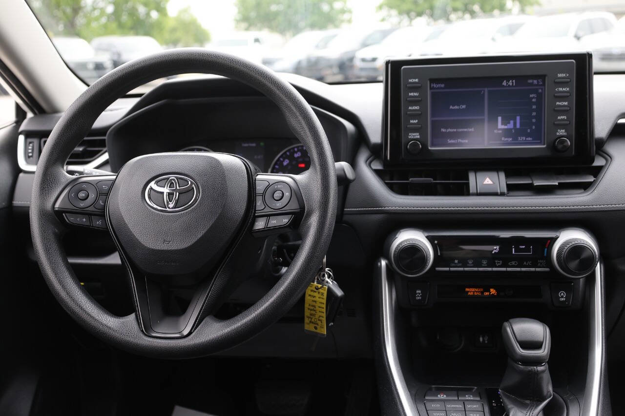 Used 2019 Toyota RAV4 LE AWD/4WD image 23