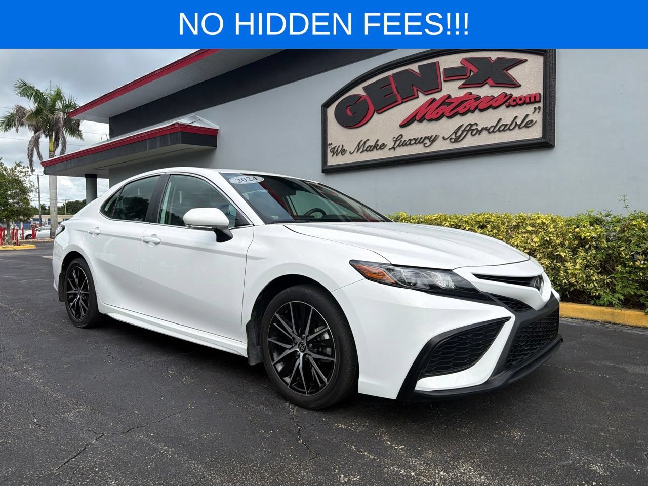 Used 2024 Toyota Camry SE FWD image 1