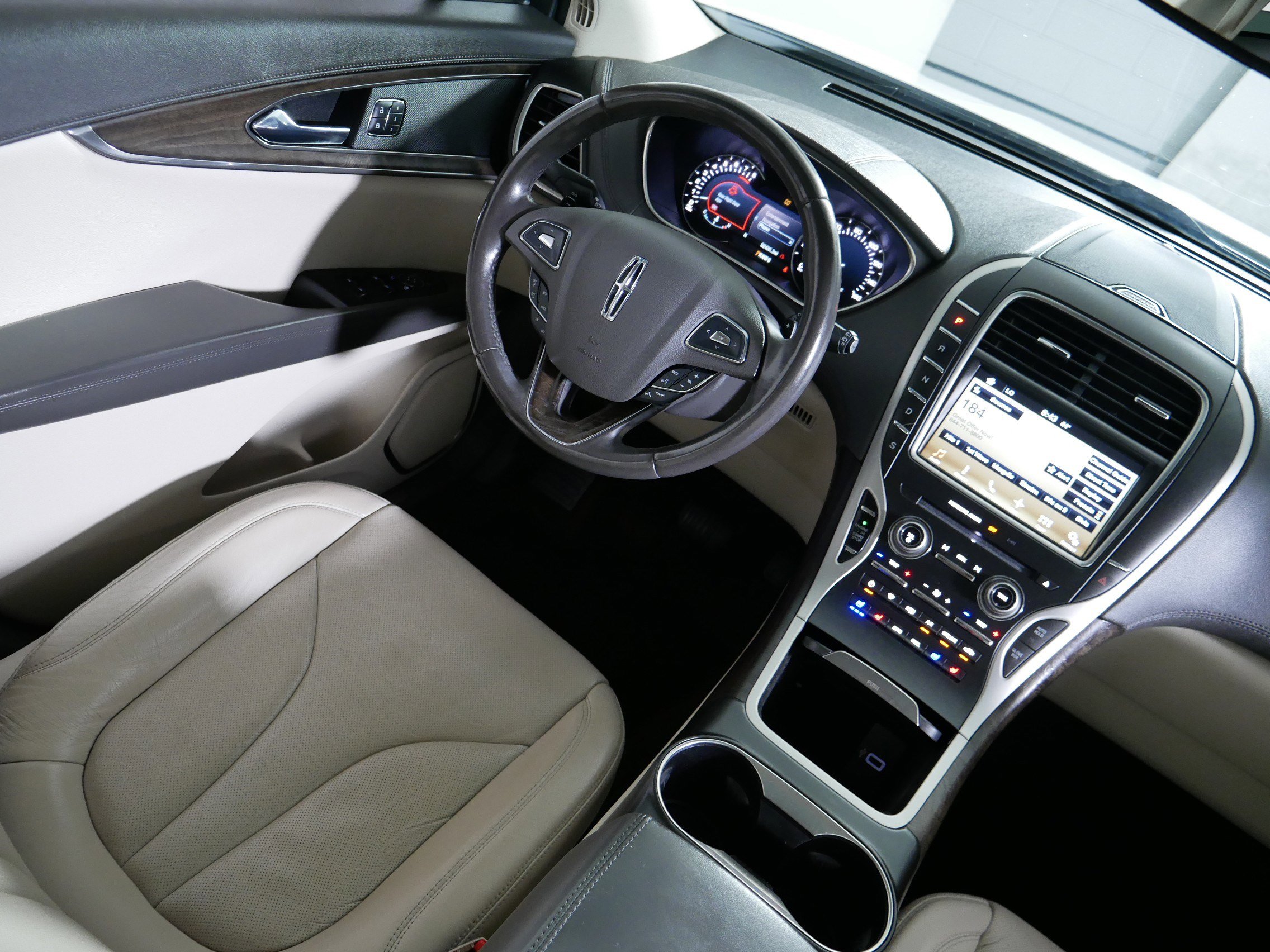 Used 2016 Lincoln MKX Reserve w/ Climate Package AWD/4WD image 9