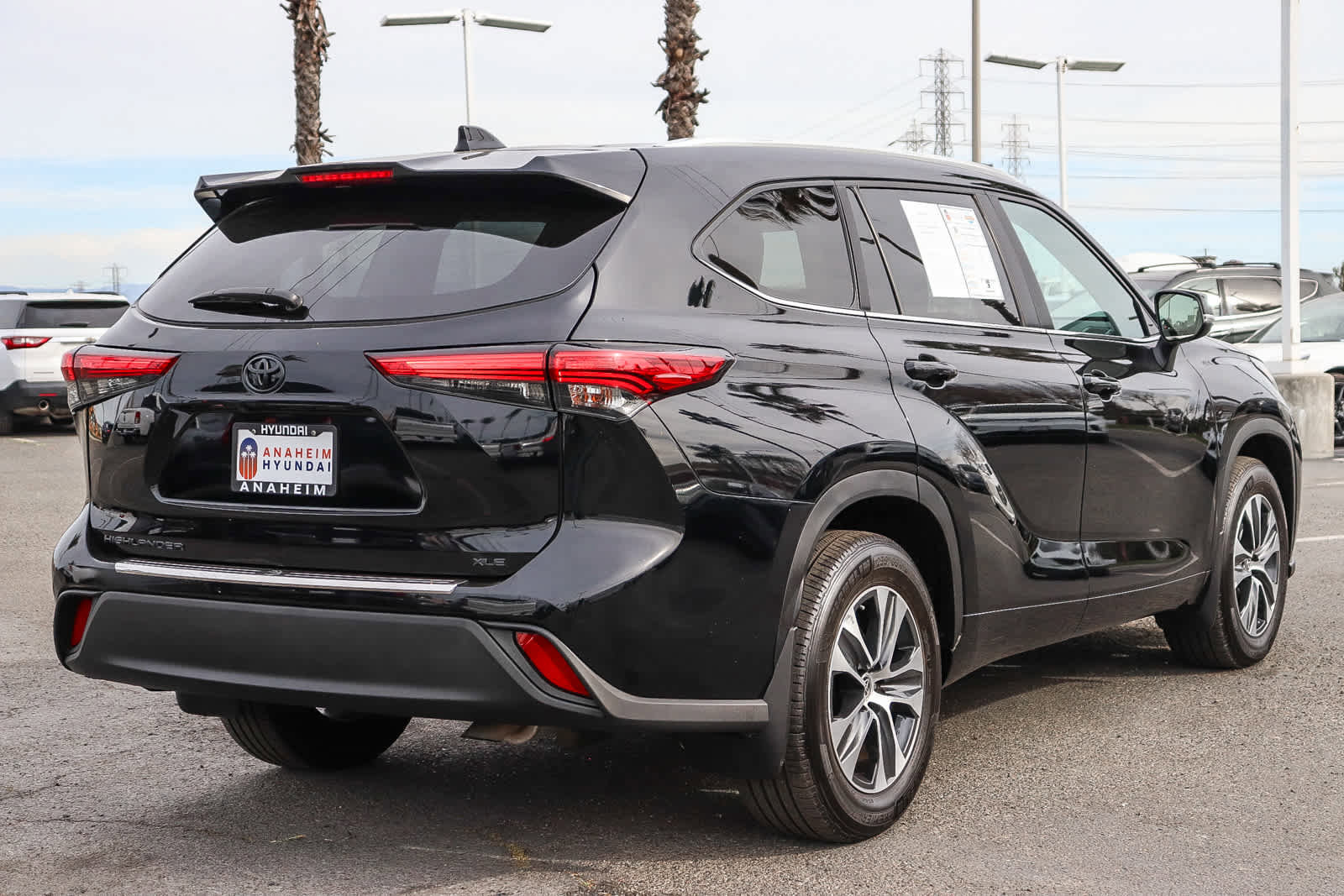 Used 2023 Toyota Highlander XLE image 5