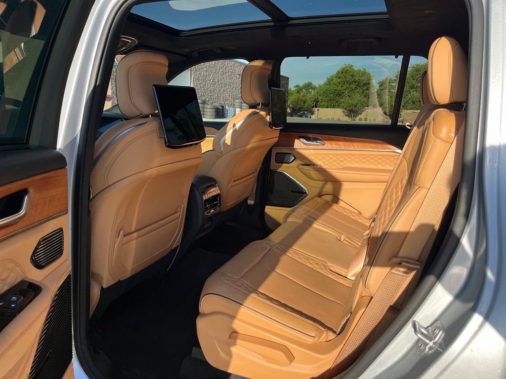Used 2024 Jeep Grand Cherokee L Summit AWD/4WD image 17