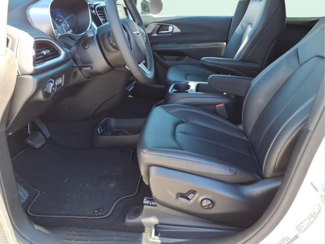 New 2026 Chrysler Pacifica Select FWD image 14