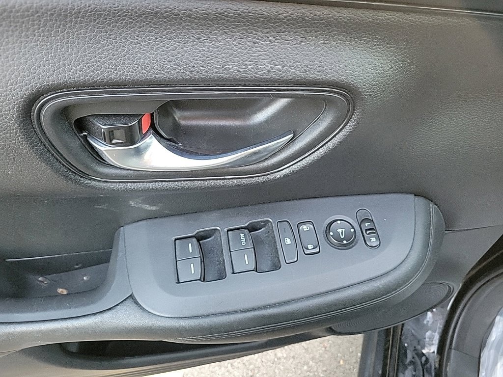 Used 2025 Honda HR-V LX image 11