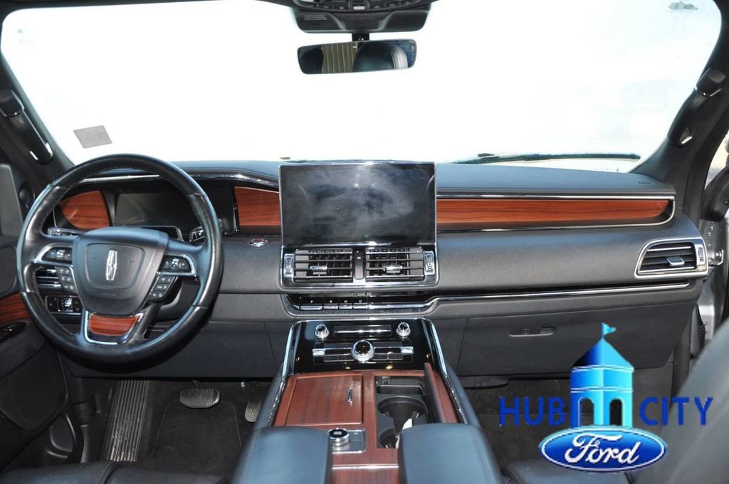 Used 2023 Lincoln Navigator Reserve image 18
