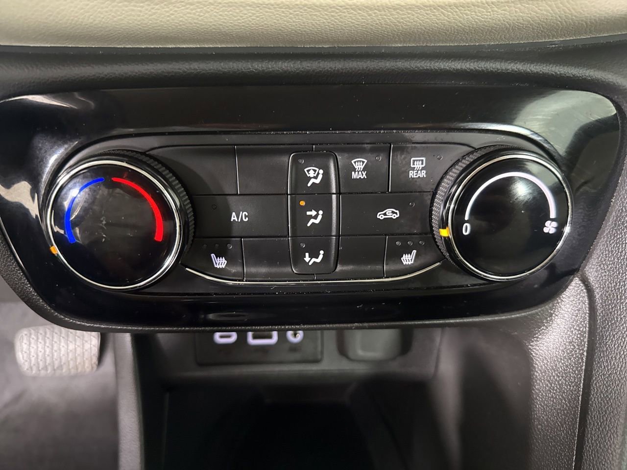 Used 2023 Buick Encore GX Preferred w/ Cold Weather Comfort Package image 16