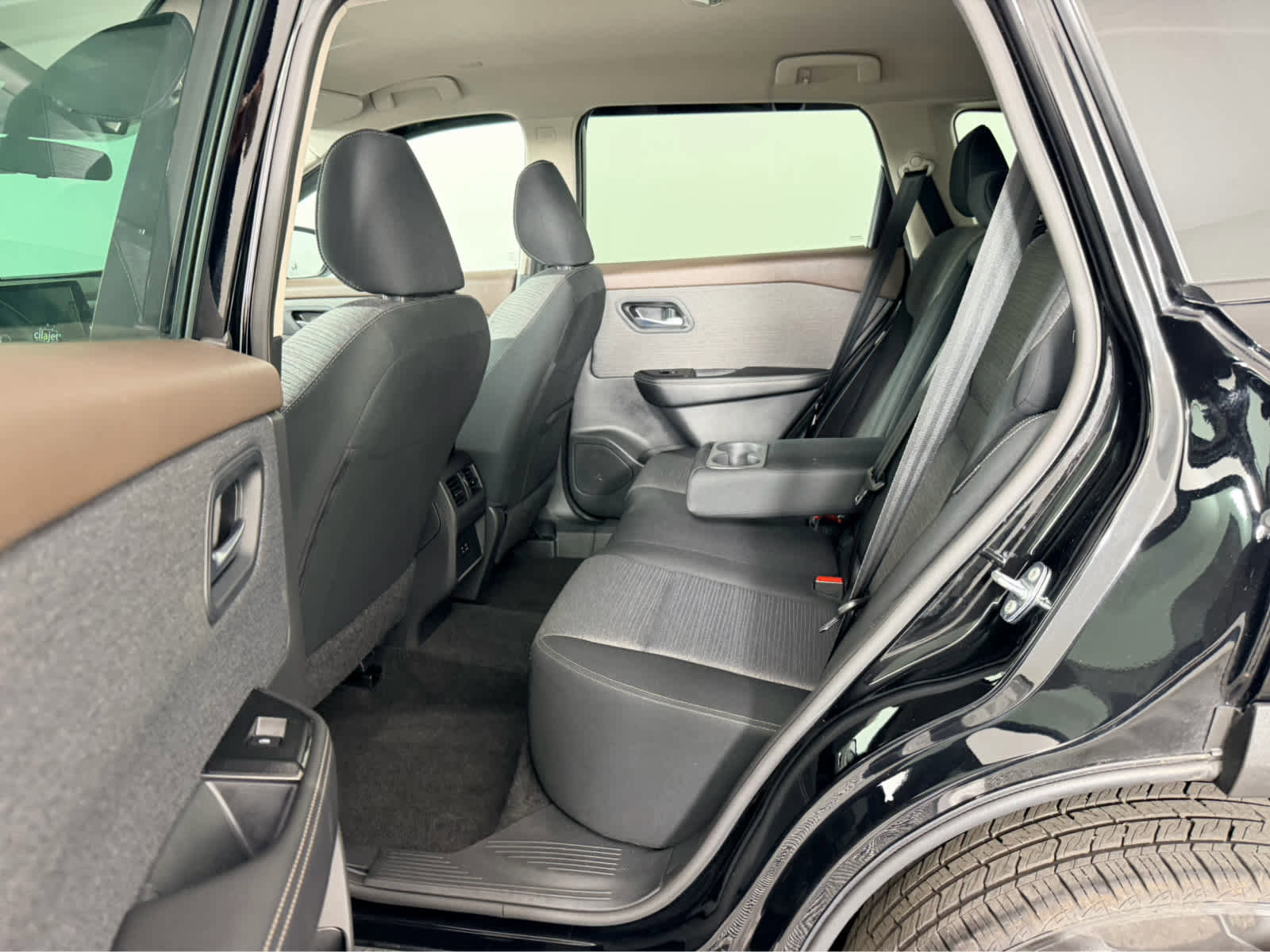 Used 2023 Nissan Rogue SV image 14